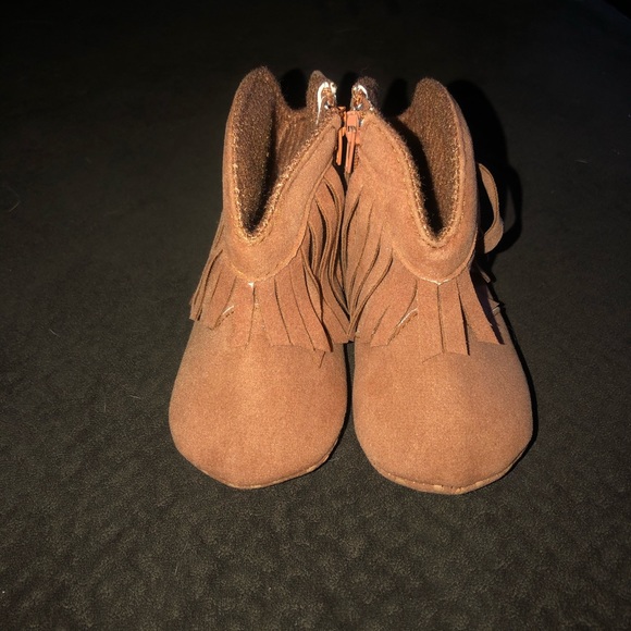 Infant fringe boots - Picture 2 of 6
